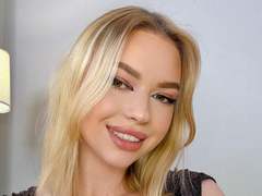 Adellume - female webcam at xLoveCam