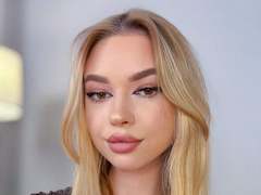 Adellume from xLoveCam