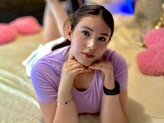 AdrianaPretty - female with brown hair webcam at xLoveCam