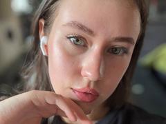 AdrianaPretty - female with brown hair webcam at xLoveCam