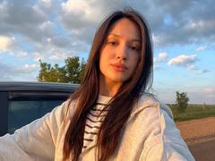 AdrianneRossey - female with black hair and  big tits webcam at xLoveCam