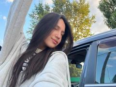 AdrianneRossey - female with black hair and  big tits webcam at xLoveCam