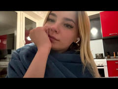 AdrieneDegennaro - blond female webcam at xLoveCam