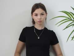 AgataFronce - female with brown hair webcam at LiveJasmin