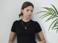 AgataFronce - female with brown hair webcam at LiveJasmin
