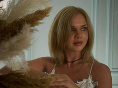 AgathaKlouin - blond female webcam at LiveJasmin