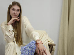 AgnesAdems - blond female webcam at LiveJasmin