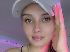 Ahllana from xLoveCam