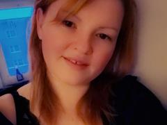 AimeeRock - female with brown hair and  small tits webcam at xLoveCam