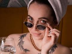 Aimeekai - female with brown hair webcam at xLoveCam