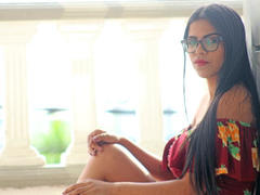 EmmaLongg - female with brown hair and  big tits webcam at LiveJasmin