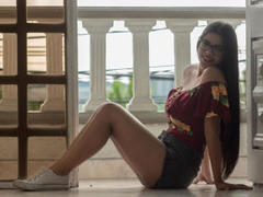 EmmaLongg - female with brown hair and  big tits webcam at LiveJasmin