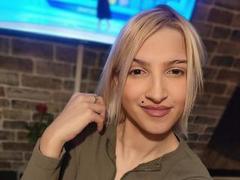 Ajuna - female webcam at xLoveCam