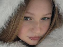 AkilahGhil - blond female webcam at xLoveCam