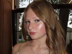 AkilahGhil - blond female webcam at xLoveCam