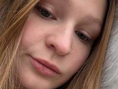 AkilahGhil - blond female webcam at xLoveCam