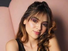 ZoeRusso - female with brown hair and  big tits webcam at xLoveCam