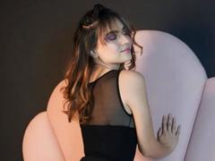 ZoeRusso - female with brown hair and  big tits webcam at xLoveCam