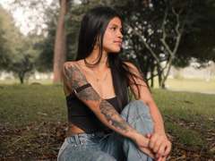 AlaiaStone - female with brown hair webcam at xLoveCam