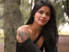 AlaiaStone - female with brown hair webcam at xLoveCam