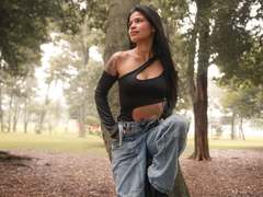 AlaiaStone - female with brown hair webcam at xLoveCam