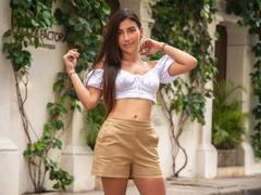 AlanaBazan - female with brown hair webcam at xLoveCam