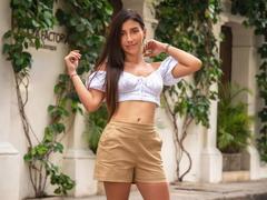 AlanaBazan - female with brown hair webcam at xLoveCam