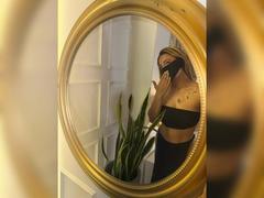 AlanaCuttie from xLoveCam