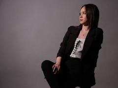 AlaneGaudenzi - female with brown hair webcam at xLoveCam