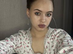AlaneGaudenzi - female with brown hair webcam at xLoveCam