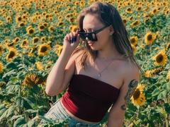 AlaneGaudenzi - female with brown hair webcam at xLoveCam