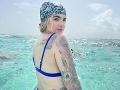 AlannaFoxy - blond female webcam at xLoveCam