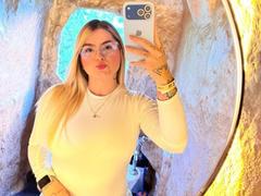 AlannaFoxy - blond female webcam at xLoveCam