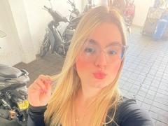 AlannaFoxy - blond female webcam at xLoveCam