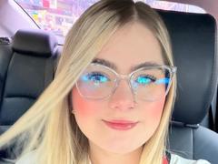 AlannaFoxy - blond female webcam at xLoveCam