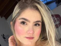AlannaFoxy - blond female webcam at xLoveCam