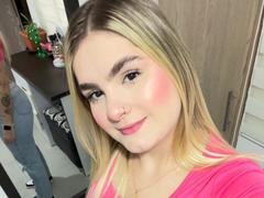 AlannaFoxy - blond female webcam at xLoveCam