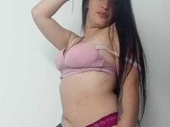 AlannaScott - female with black hair and  big tits webcam at xLoveCam