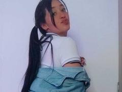 AlannaScott - female with black hair and  big tits webcam at xLoveCam
