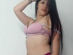 AlannaScott - female with black hair and  big tits webcam at xLoveCam