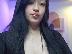 AlannaScott - female with black hair and  big tits webcam at xLoveCam