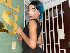 AlannaSeductive - shemale webcam at xLoveCam