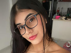 AlaraKey - female with black hair and  big tits webcam at xLoveCam