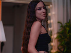 AlaraMyst - female with brown hair webcam at xLoveCam