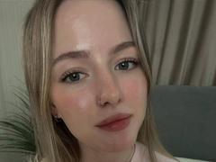 AlbertinaOberer - female webcam at xLoveCam