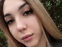 AleaseBenson - female with brown hair webcam at xLoveCam