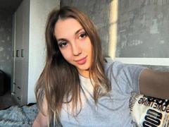 AleaseBenson - female with brown hair webcam at xLoveCam