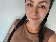 AlejadArte - female with brown hair webcam at xLoveCam