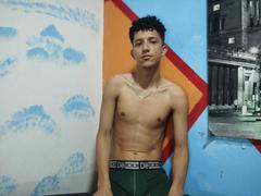 AlejoLopez69 - male webcam at xLoveCam