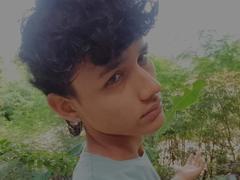 Alenders - shemale with brown hair webcam at xLoveCam